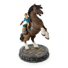 Load image into Gallery viewer, First 4 Figures The Legend of Zelda Breath of the Wild Link on Horseback Standard
